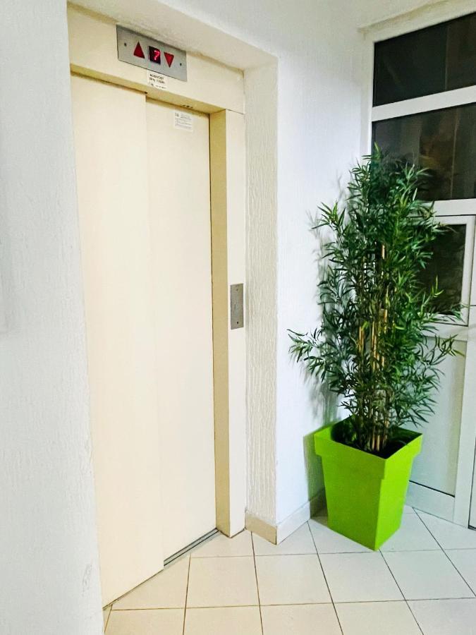 Bar Center Studio Apartment Bagian luar foto